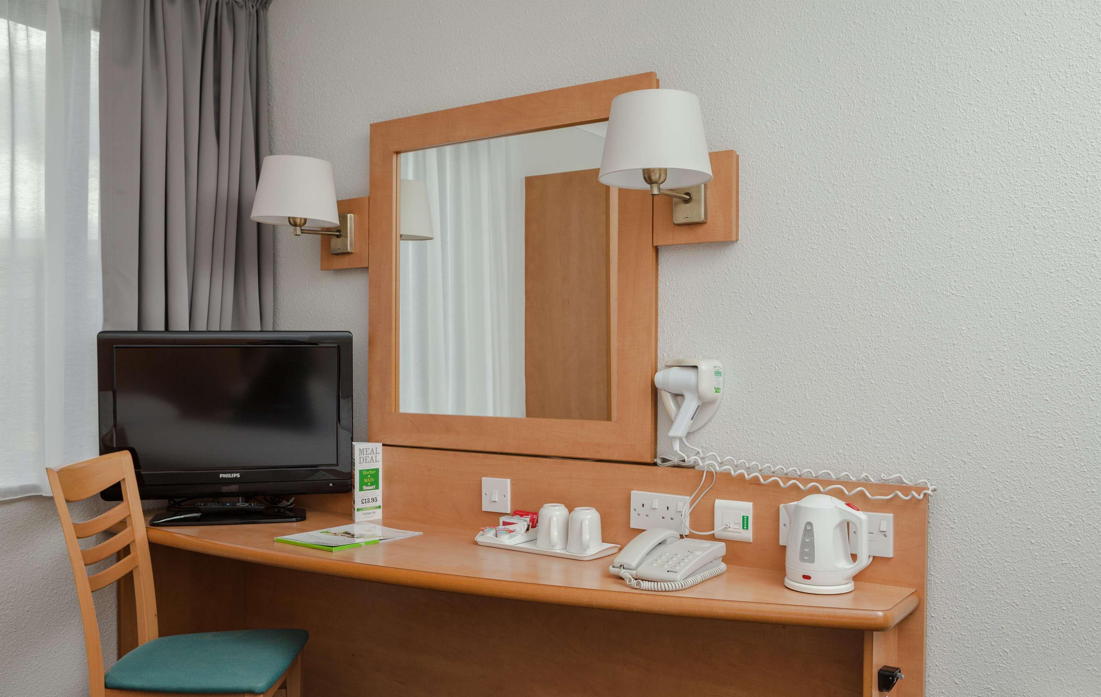 Campanile Hotel Dartford Bagian luar foto