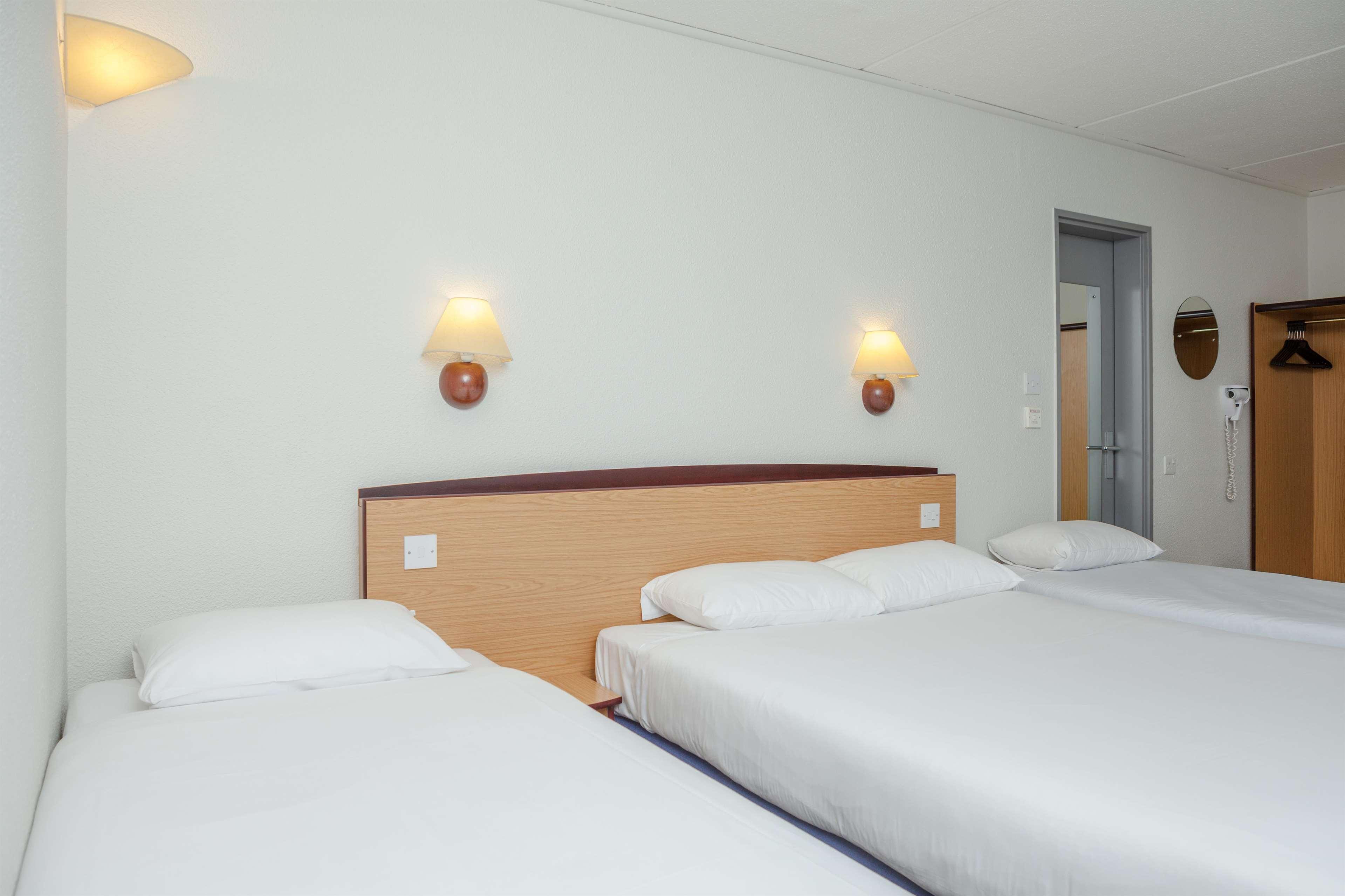 Campanile Hotel Dartford Bagian luar foto