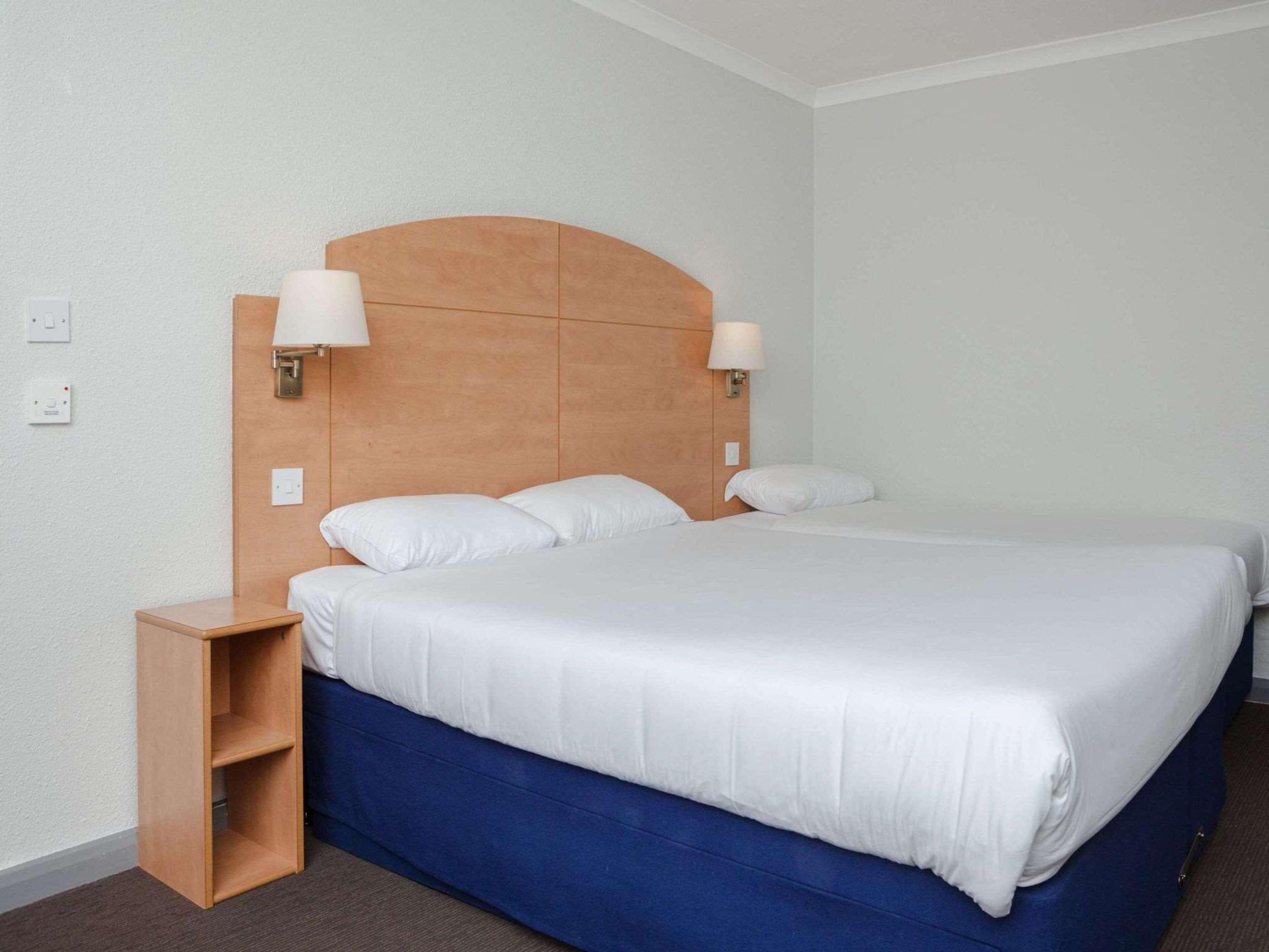 Campanile Hotel Dartford Bagian luar foto
