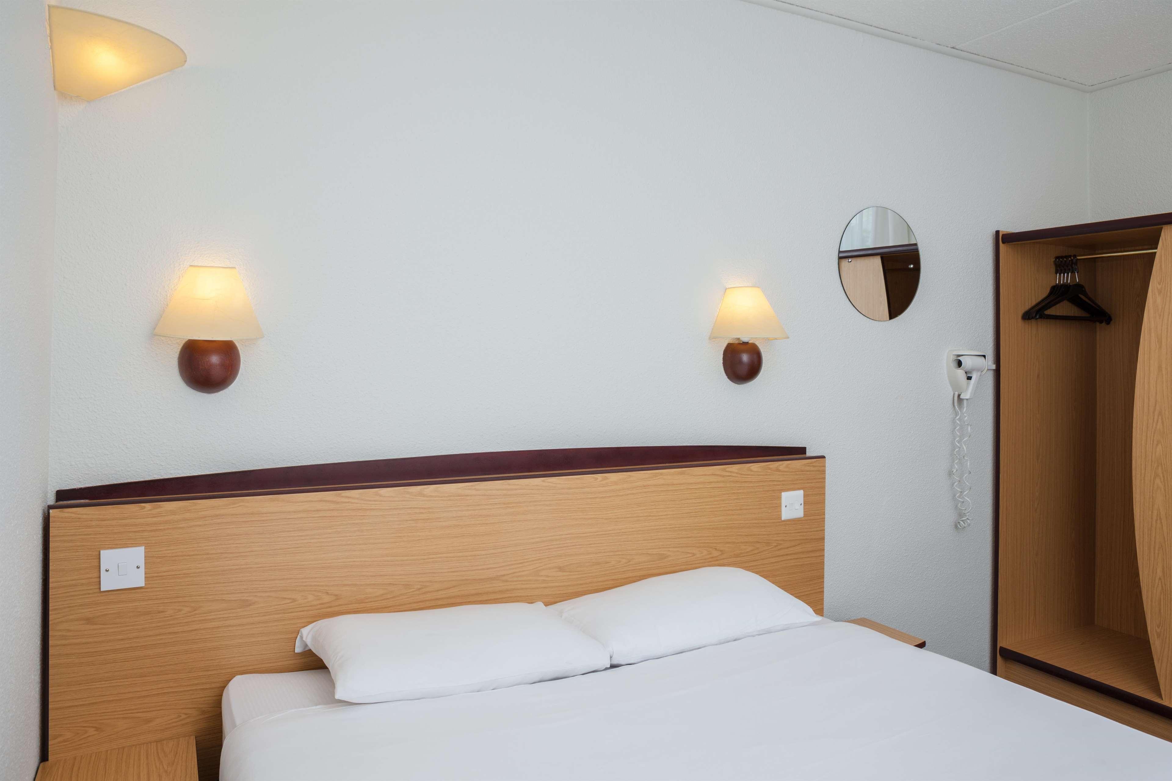 Campanile Hotel Dartford Bagian luar foto